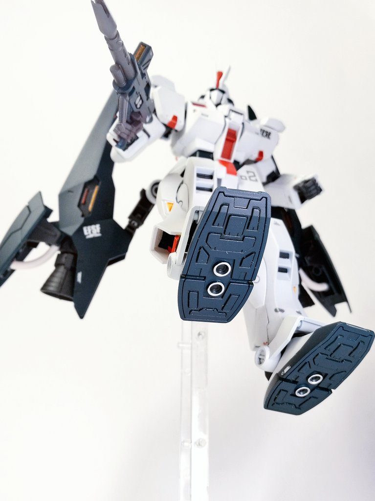 デカールや部分塗装で精密感を出しています。サンボルデカールはいいぞ。