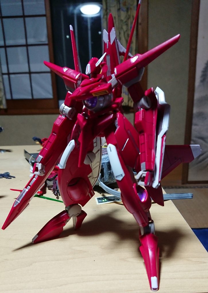 いつものように関節や一部ディテールにガンダムマーカーEXのシャインシルバーで塗装し、RGのメタリックシール的な感じにしました