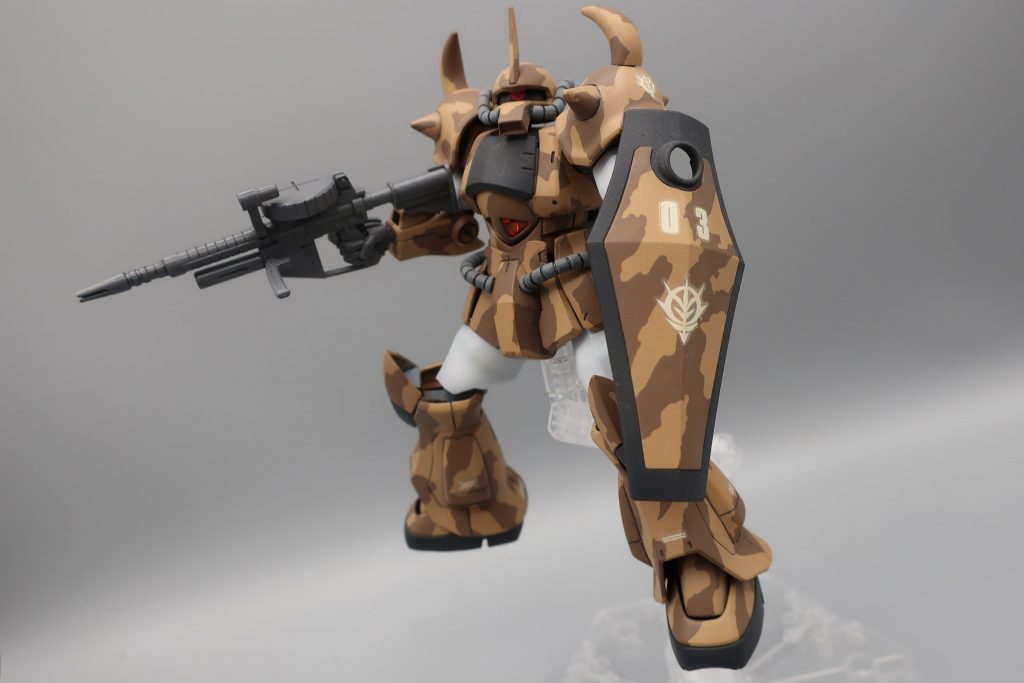 その砂漠は地元の人々にトットリサキュウと呼ばれており1年戦争後には観光地になっていました。しかしその観光地に来るアースノイドの大半がこの砂漠でグフとガンダムが死闘を繰り広げた事を知りません。