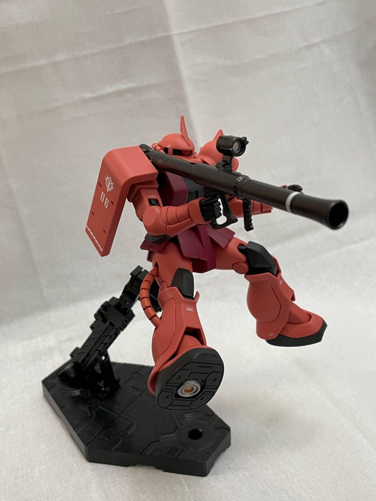 立たせたポーズだと見えませんが、足裏のバーニアも綺麗に塗れたのでお気に入りポイントです。