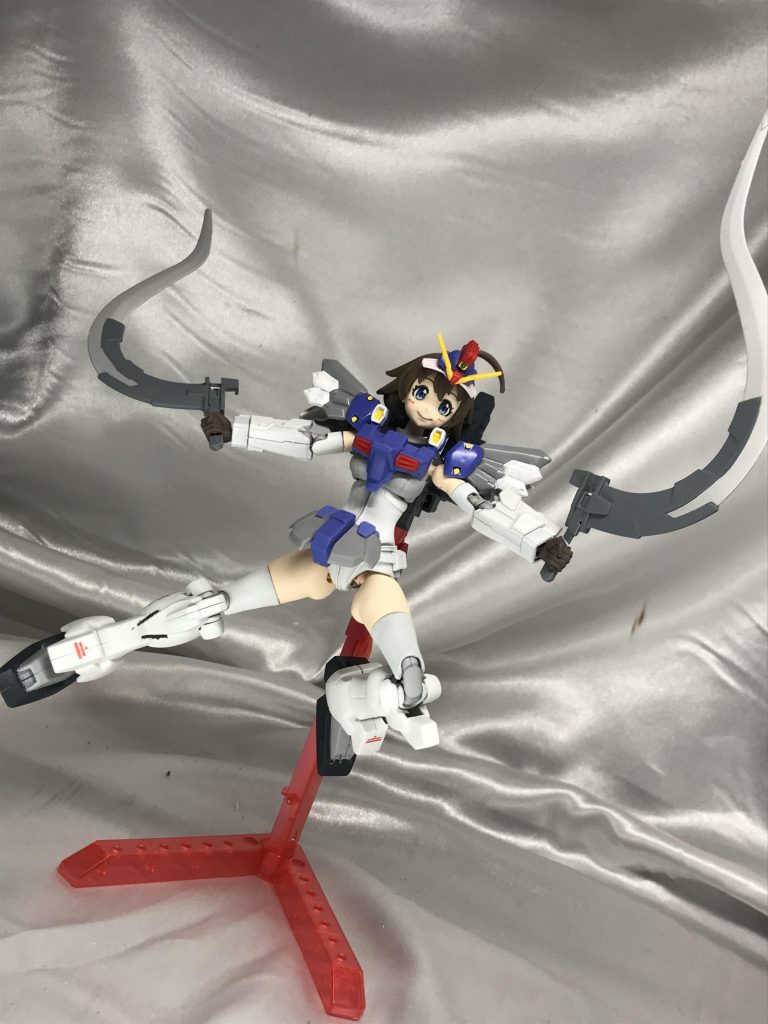 見よ解き放たれたようなこの可動を！（笑ナミさんはちょっと塗装して太くするくらいで保持力グン上がりするのでヒートショーテルくらいなら楽々保持できます。