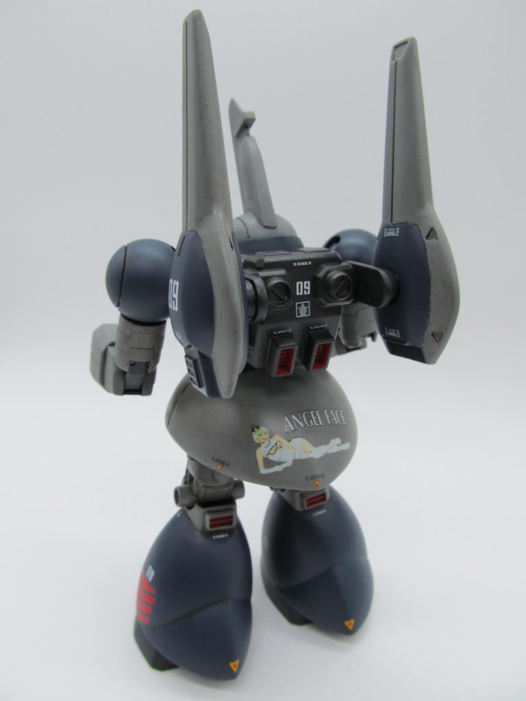 デカールはベタベタ貼るのが好みです。最近のマイブームで、ノーズアートのデカールを貼るのがお約束です。