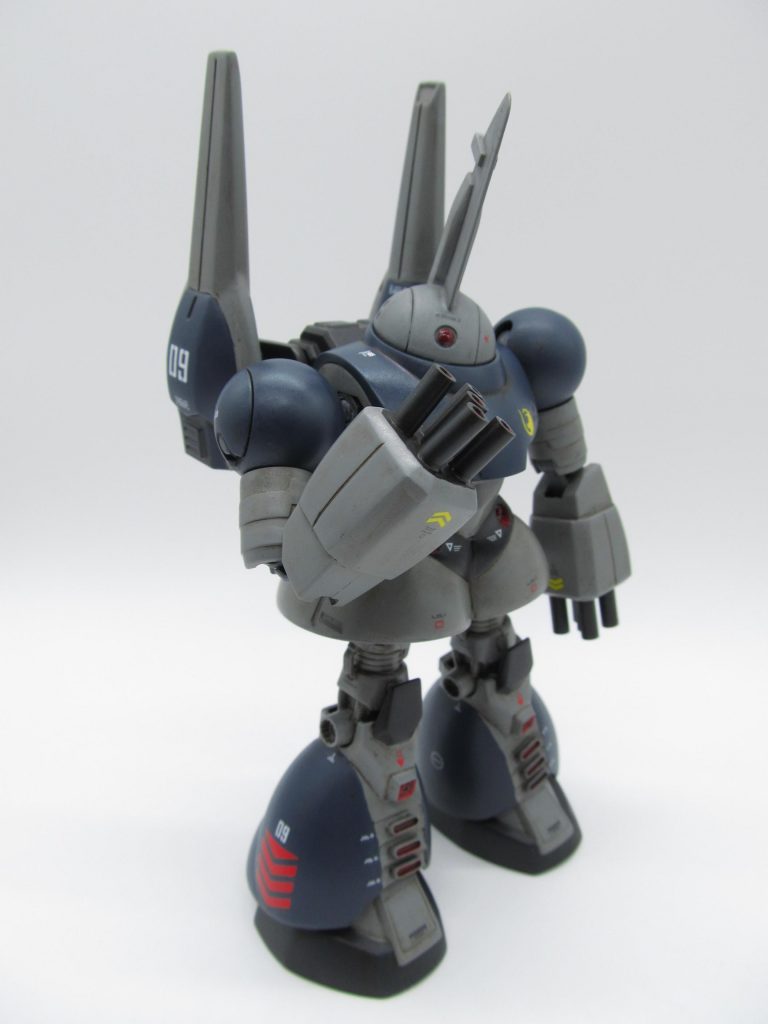 旧キットのパーフェクトジオングは組立づらくて難儀しました…不満足な部分もありますが、何とか完成です。最後までご覧頂き、ありがとうございました。