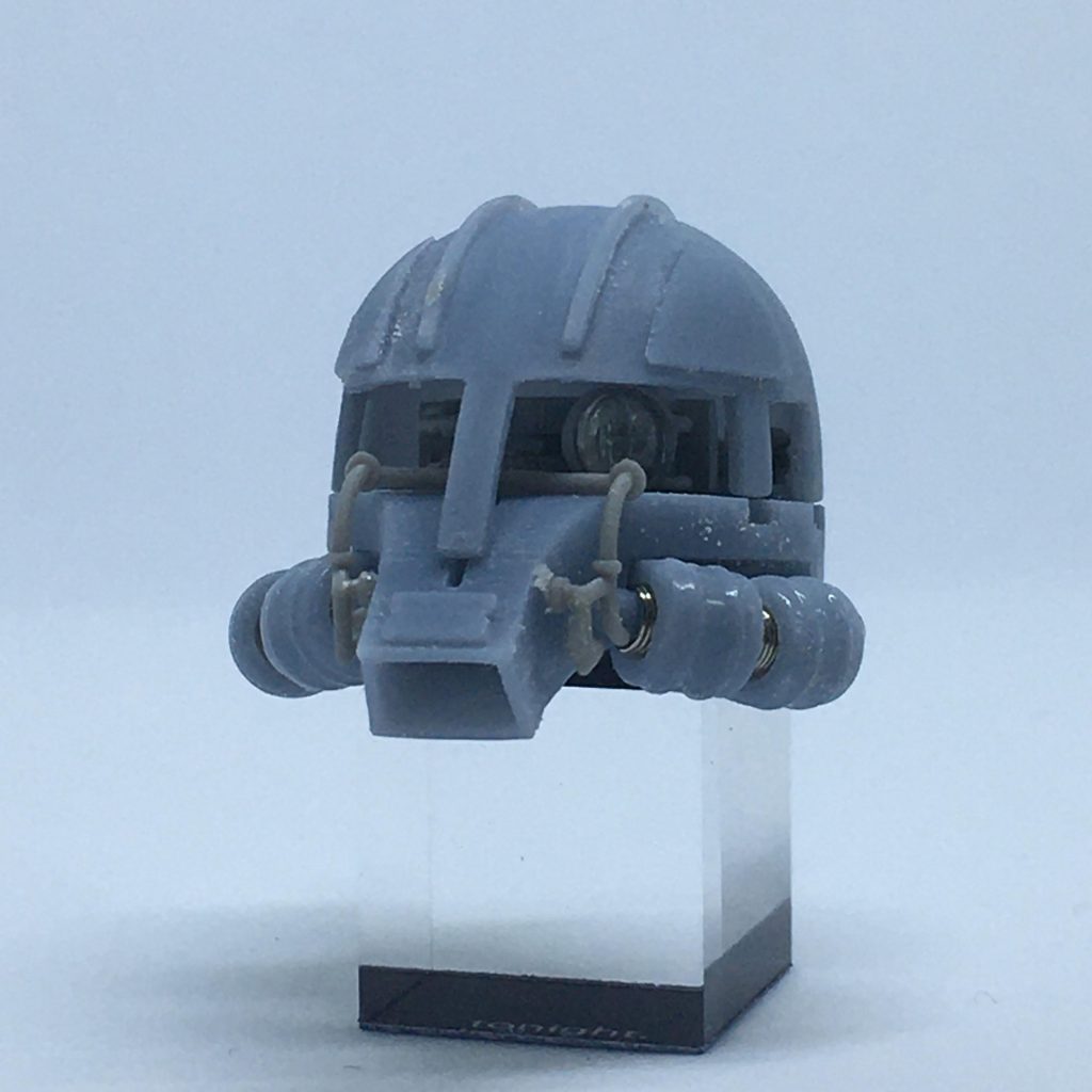 新しい頭部をモデリングし、バランスを確認しています。