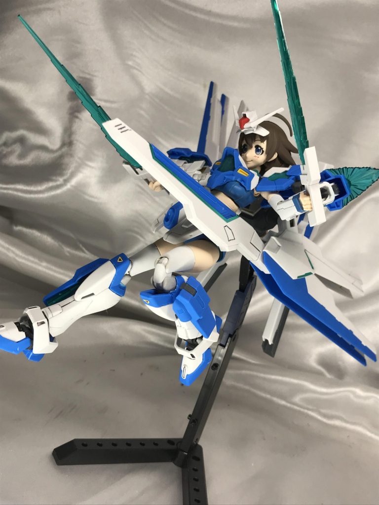 意外と好きなこの形態。ヴェスバーっぽい展開です。ウィングと砲身が一直線になってロングバレル感があって好きです。