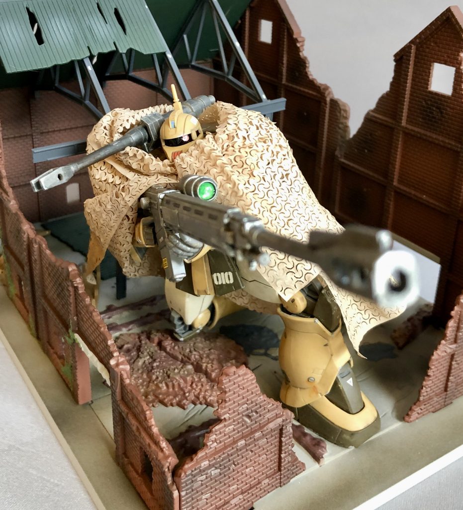 半壊の廃墟に潜んで狙い撃ちです。