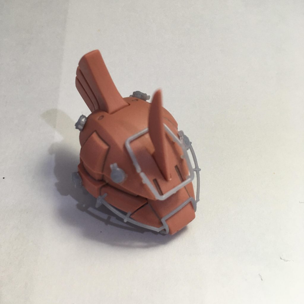 頭部にメンテナンス用の足場パイピングを装着してみました。