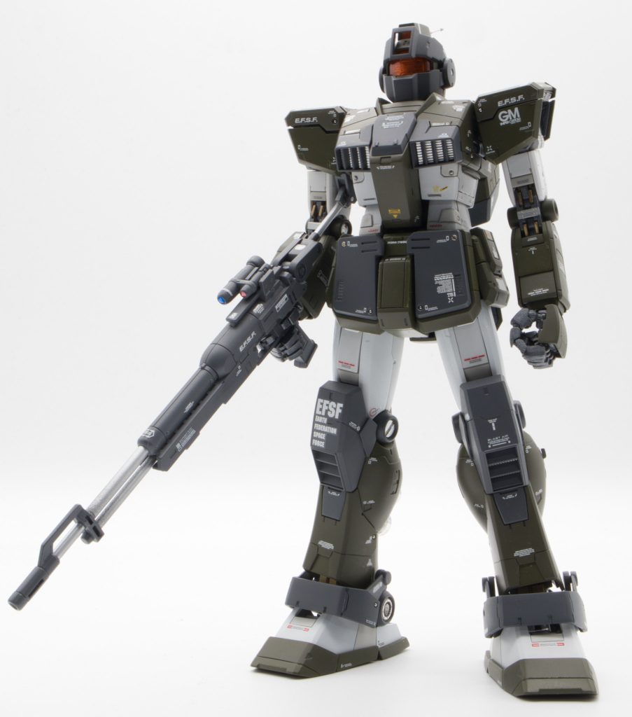 R4型ビームライフルの砲身とスリッパはスナイパーIIから。