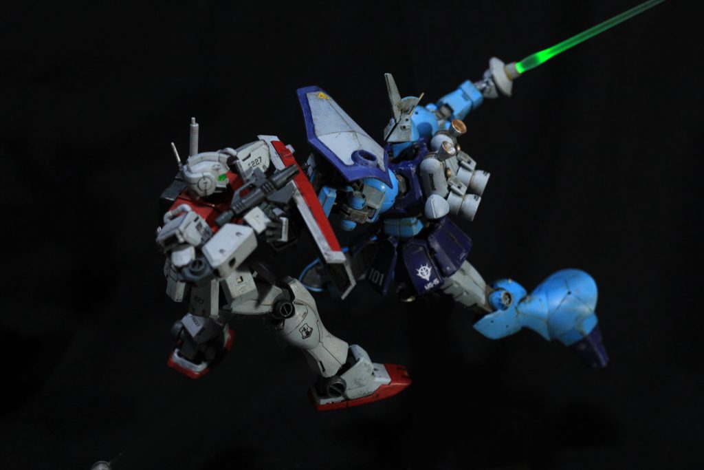 最後にベストショットのスタンド消しただけのヤツ。連邦側ばっか作ってきたのでそろそろ残党軍を揃えていきたい所存。ゲルググはようやく一体手に入ったので、そろそろ手を着けたいと思っています。