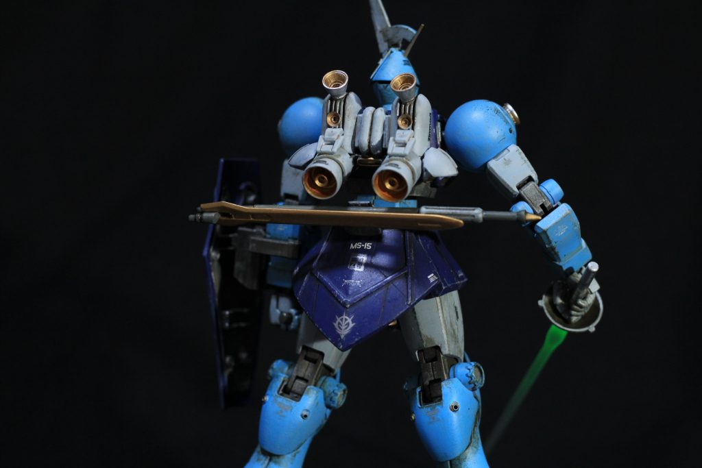 防御面及び武装面で特筆した長所こそないが、抜群の機動性と軽量性をもって、優秀なエース専用白兵戦用機として完成している。