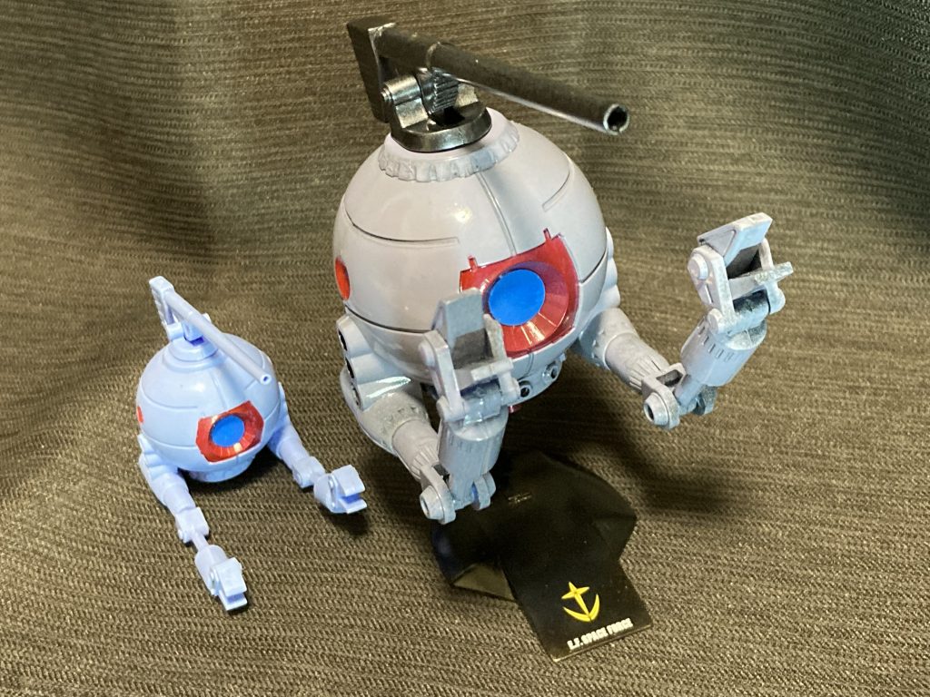 ガンダムフェイスを外した250分の1と。ネタに走った分、キャノン塗ってないのですが、そのうちに。なお、250分の1のキャノンは1mmで穴をあけています。