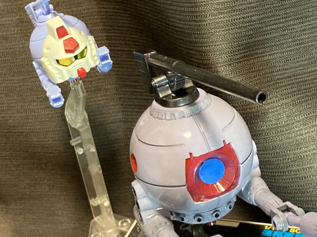 ネタ機体の雄、Bガンダムはいつかやろうと思ってたネタの一つ。まぁ、原作再現にはちょっとばかり顔のサイズが合わないのですけど。