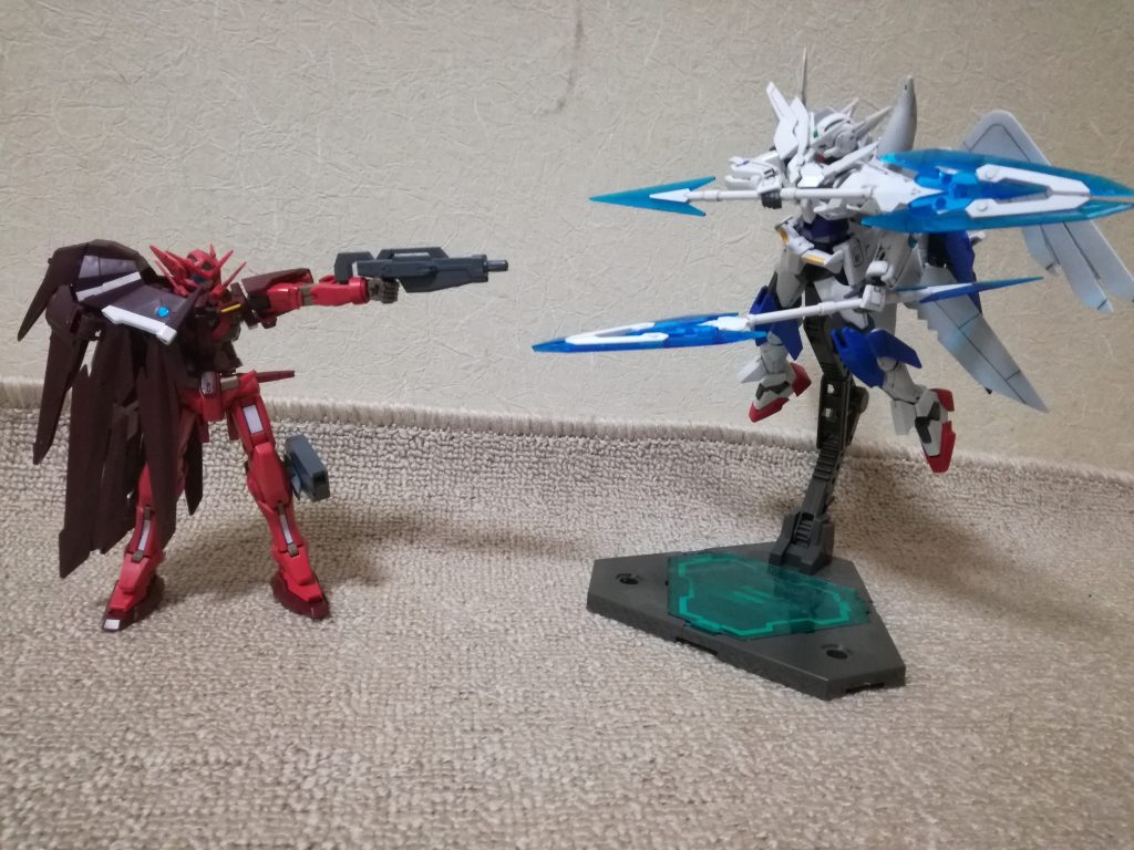 アストレアをベースにトランジェントガンダムやOOダイバーなどをミキシングした結果アストレアのパーツは頭だけとなった.