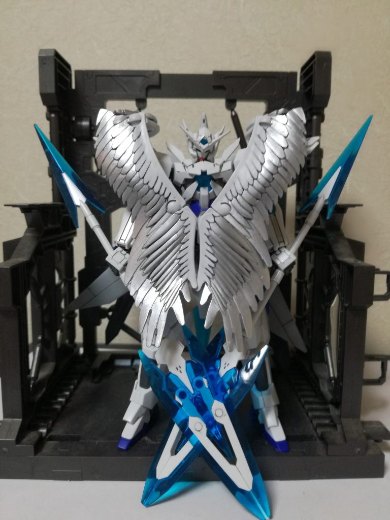 ウイングは濃いめに墨入れした後に銀のガンダムマーカーで塗装.銀色に黒が混じりメッキのようにした.