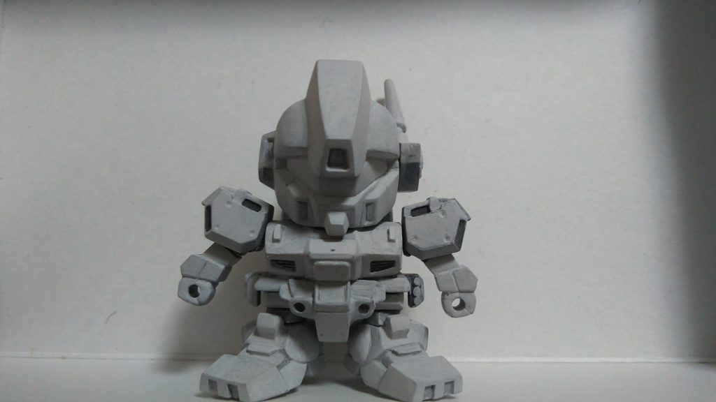 形がほぼできてアクリジョンベースカラーを塗ったところ。