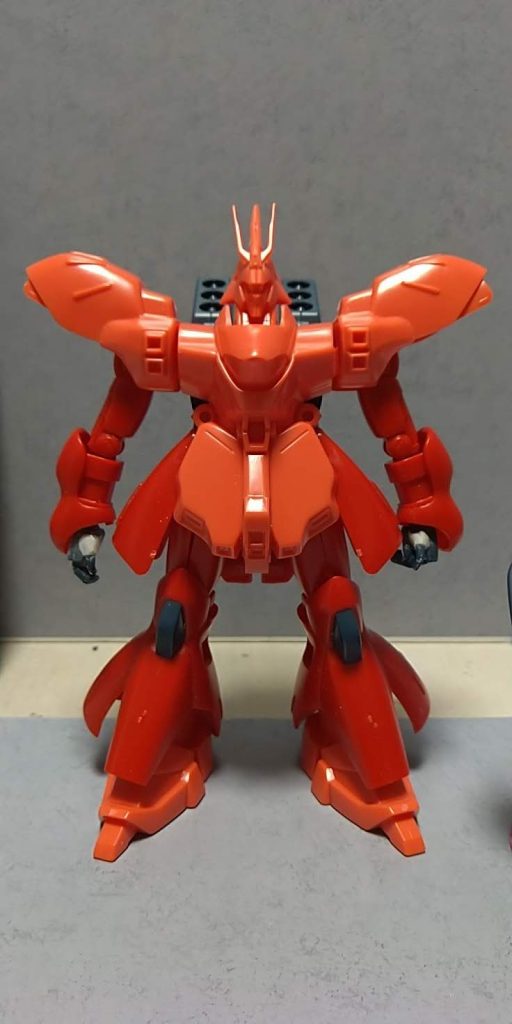 スタート時。手を加える場所を、設定画やHGやMGの写真と見比べて考えました。