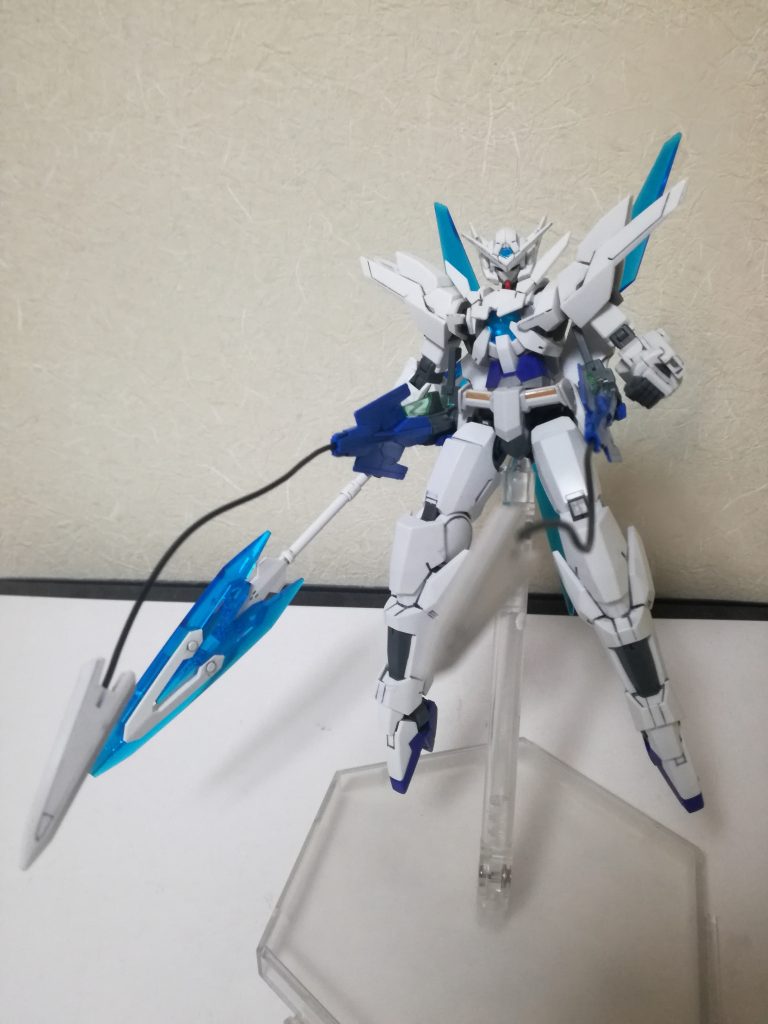 ガンダムアストライアー主武装はGNランスと腰部横のGNソードⅡ,腰部後ろのビームサーベルである.GNソードⅡは腰部に装置したまま射撃が行え、また剣先を飛ばすことにより鞭のように敵を拘束することが可能.