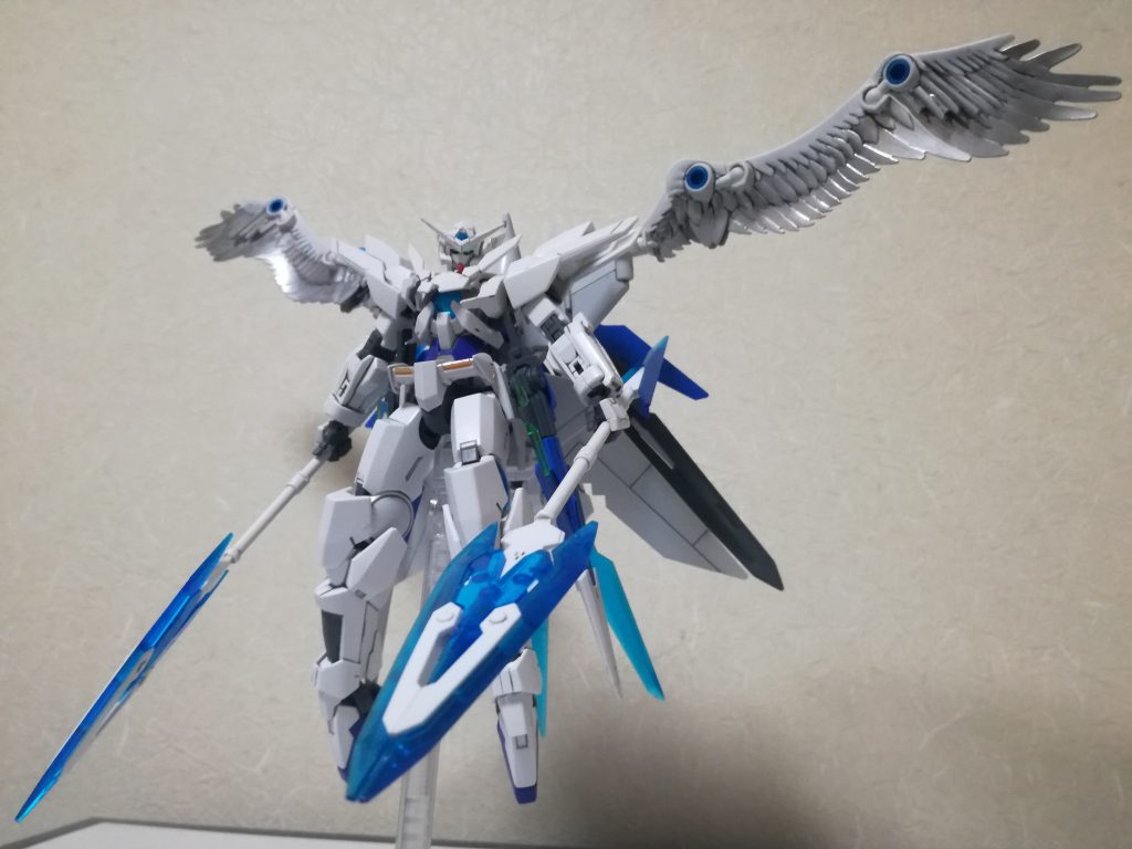 GNウイング銀翼の大型ブースター翼の関節にあるGNコンデンサーから圧縮粒子を開放することによりGN粒子の広域拡散及び、爆発的な加速が可能となる.