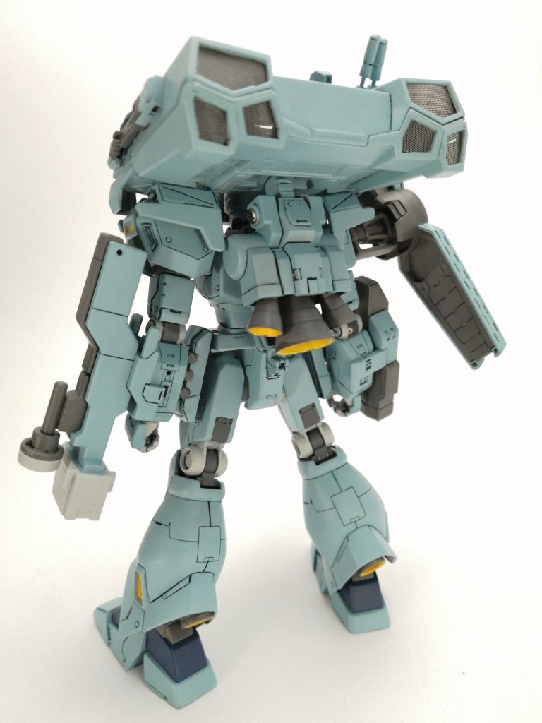 バックショット。足パーツの合わせ目は部分的に消してみました。