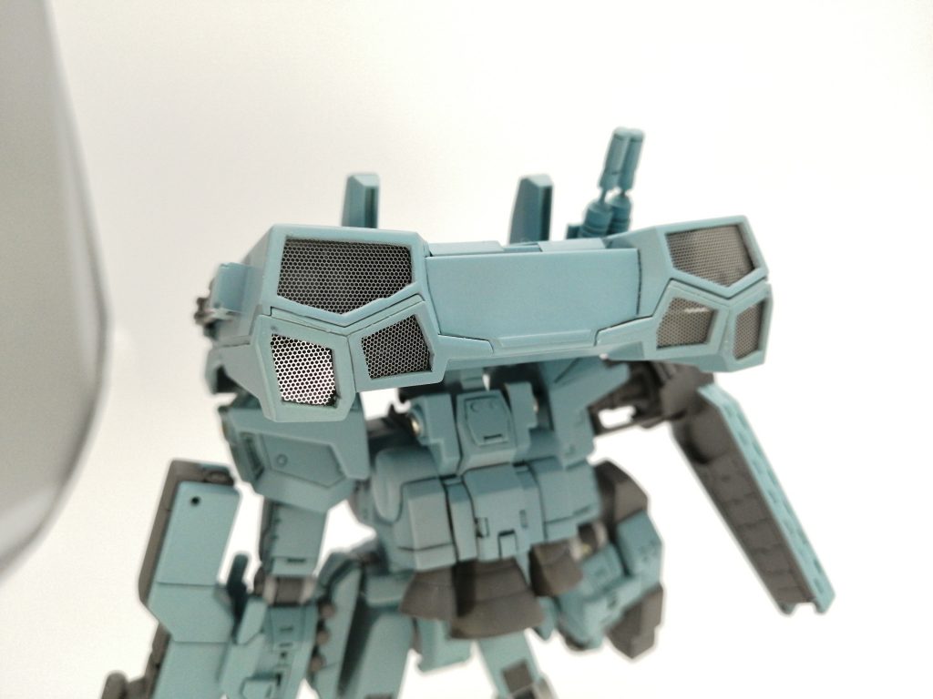 EWAC ユニットの背面は切り欠いてメッシュシートを貼ってみました。好き。