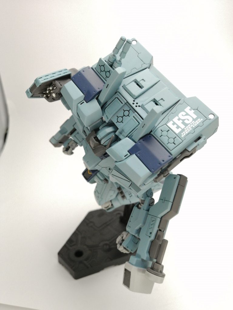 お気に入りのアングル。作品の顔であるEWAC ユニットパーツはインパクト重視で仕上げました。