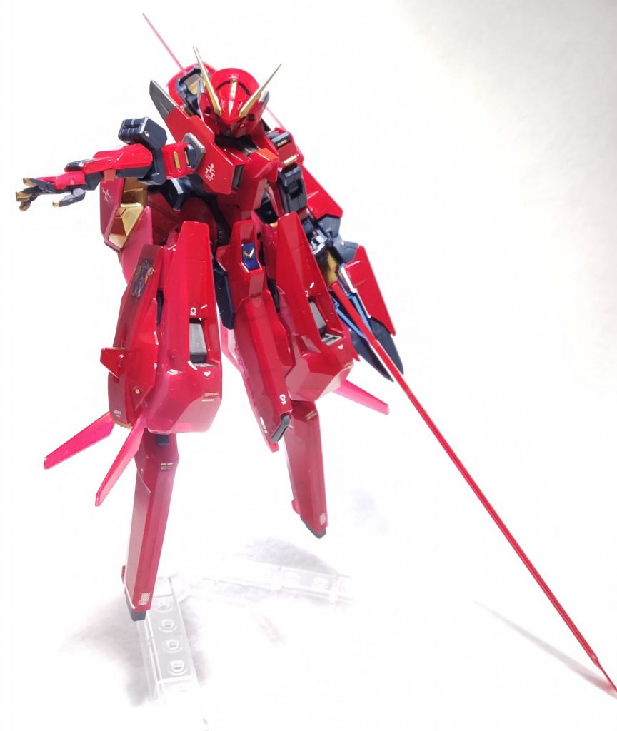 裏からメタレッドを塗ったら、あんまりにもぼんやりしたので、表からクリアレッドを吹きました。