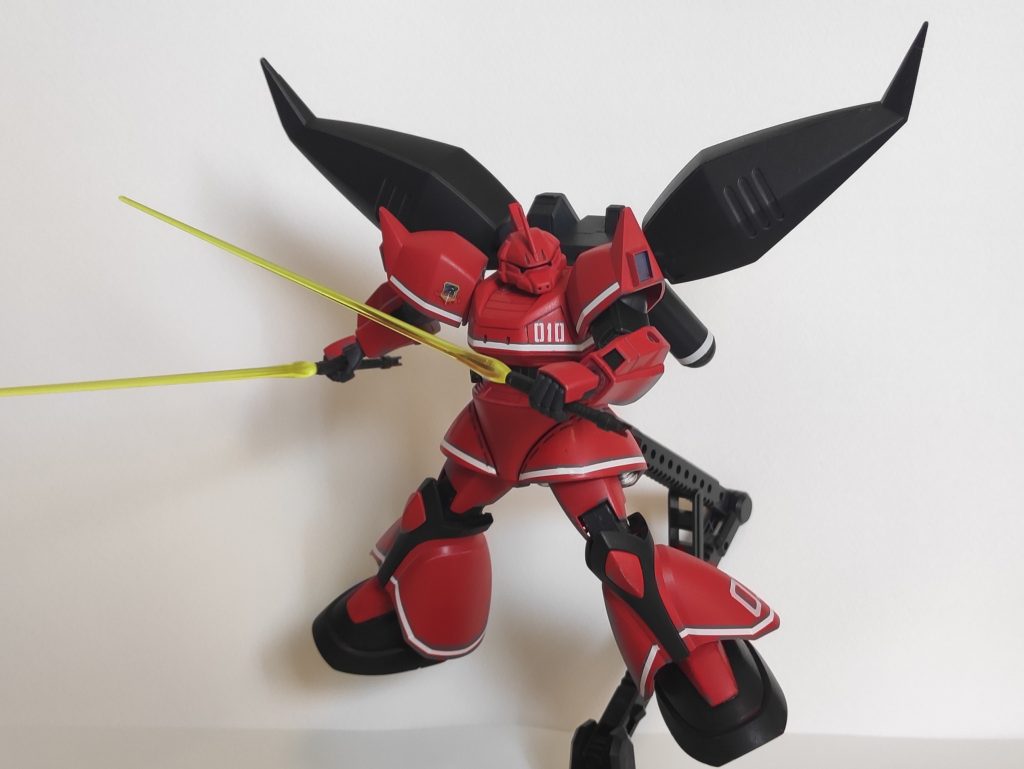 ビームランサーを持たせた状態リゲルグは連結して使っていましたが、バトオペを参考に二刀流で撮りました。