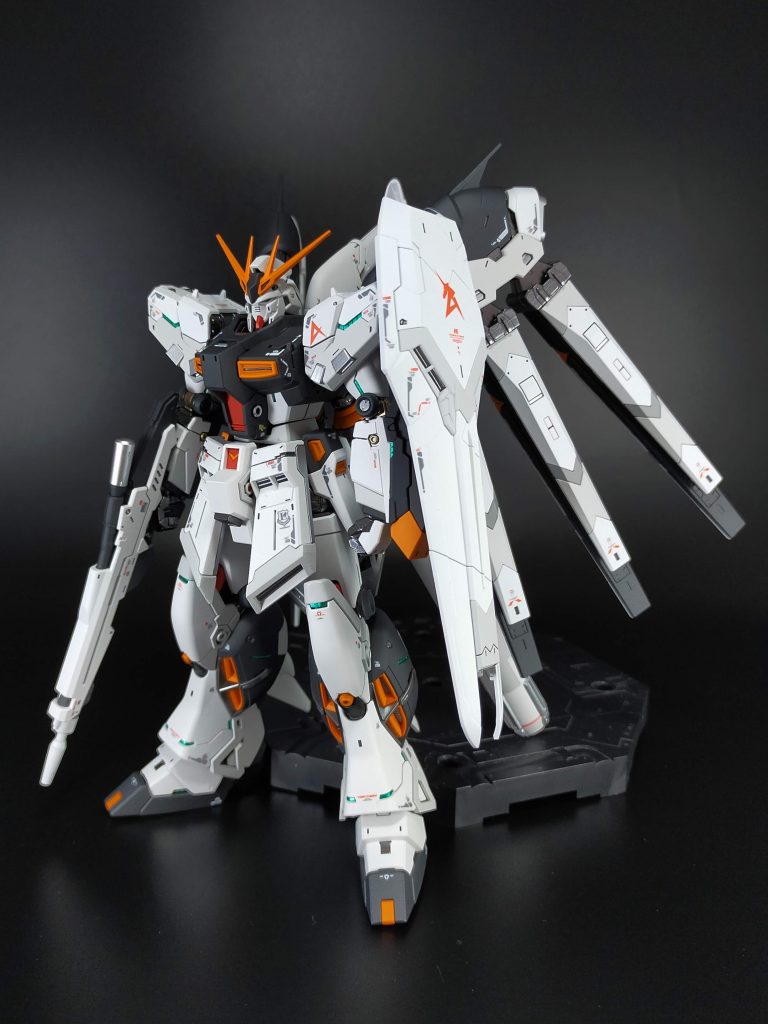 RG Hi-νガンダム”νガンダムカラー”–2枚目/制作者:まぐろんGP