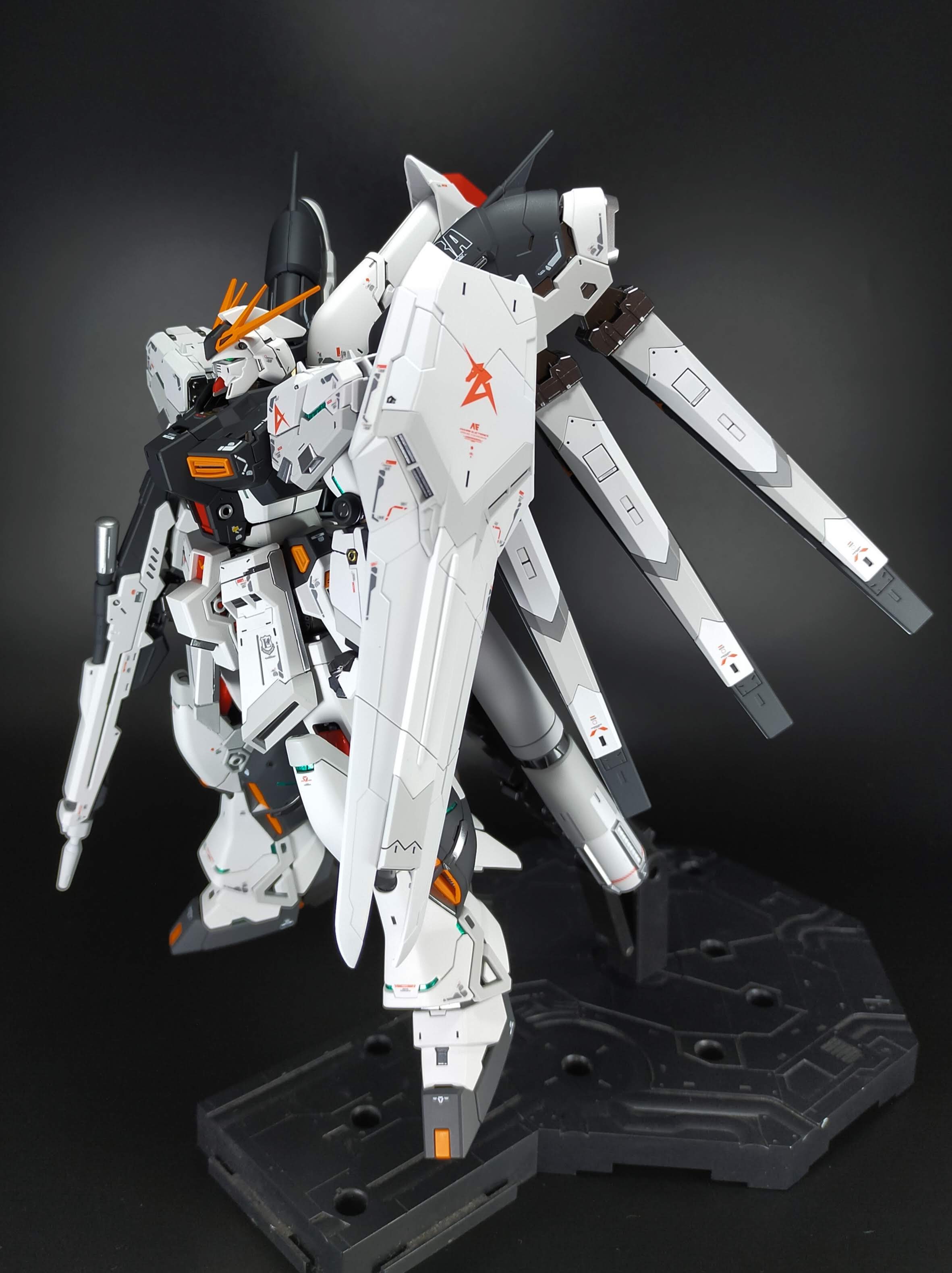 RG hi-ν ガンダム トリコロールカラー（赤白黒） - 模型/プラモデル