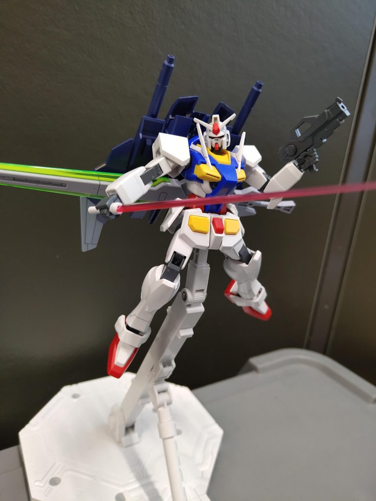 最後に、ライトニングバックウェポンシステムの余分なところに凸があったので対艦ビームライフルをくっつけました。帯刀出来るのでシチュエーションとして使いどころが沢山ありそうです🤔このバックウェポンシステムは他にも流用できそうですね!