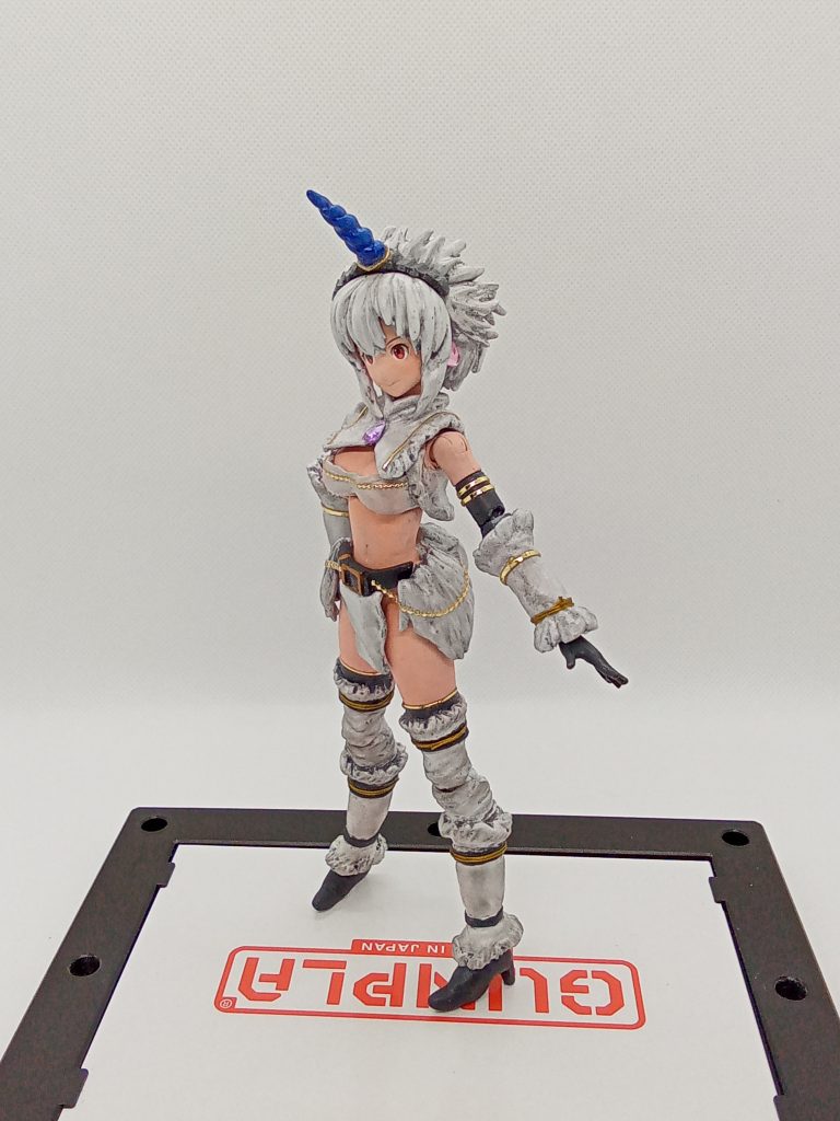 武装解除して斜め横からの一枚髪型はナミをベースにパテを盛って削り出しなんとなく髪型が似てる気がしたので「キ○ン装備作れるかも・・」と挑戦してみました。まあ、雰囲気だけでも似せられたかなっと・・