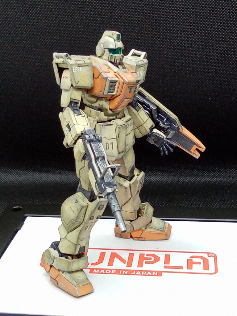 オレンジ部分はエヴァ用の塗料を使用してみました。発色がよくて綺麗な色でした