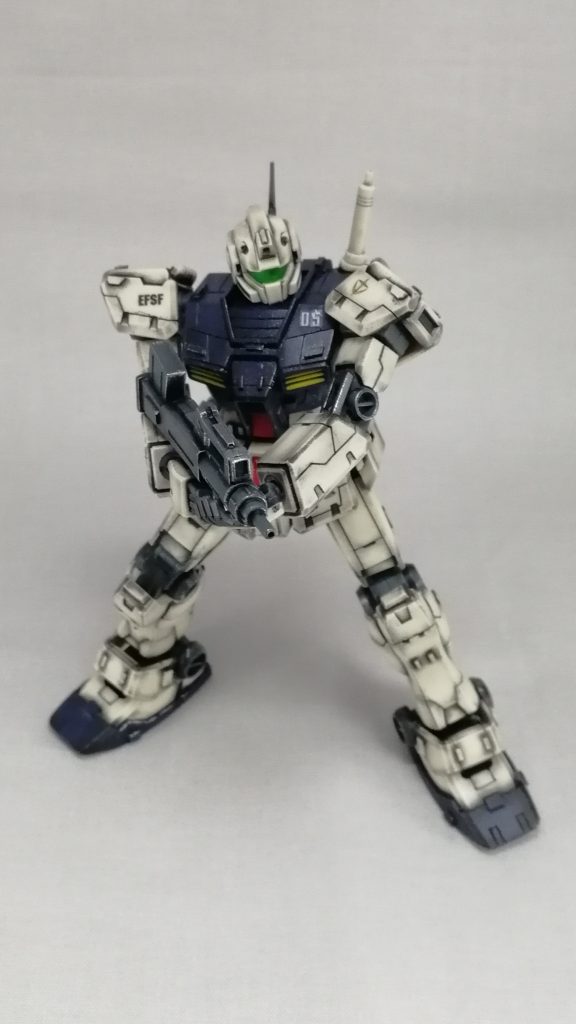 マシンガンを構えて