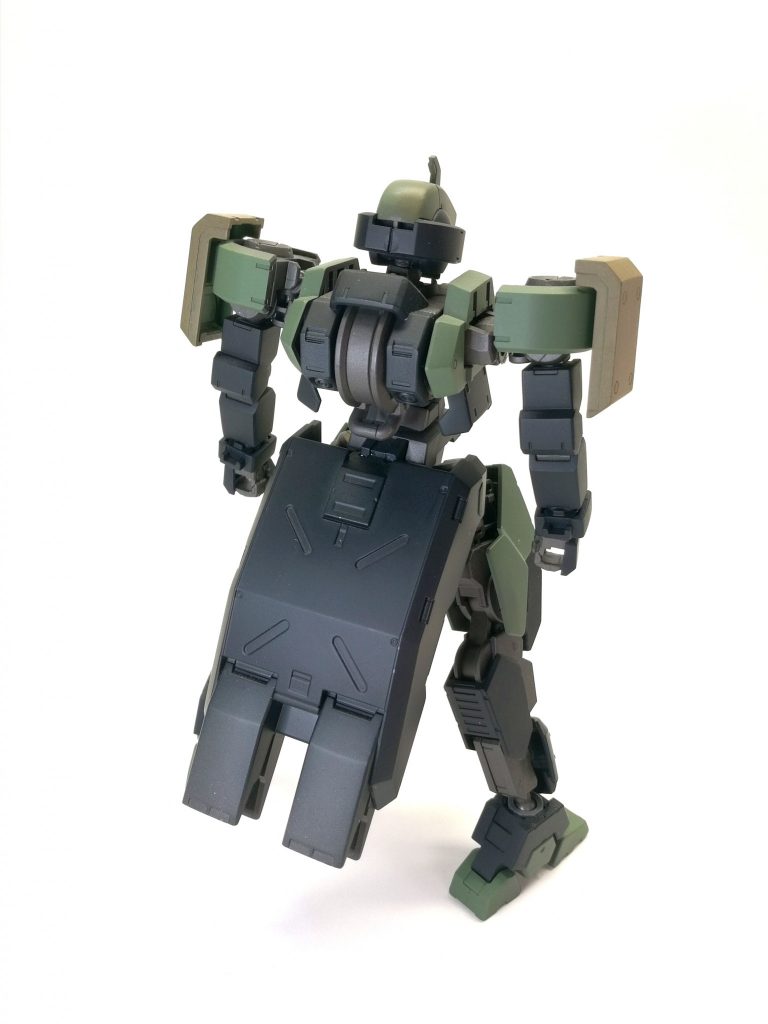 お尻のスラスターは、ノーマスキングでエアブラシ塗装の塗り分けをしました。微妙にグラデーションっぽい。雰囲気は出た。