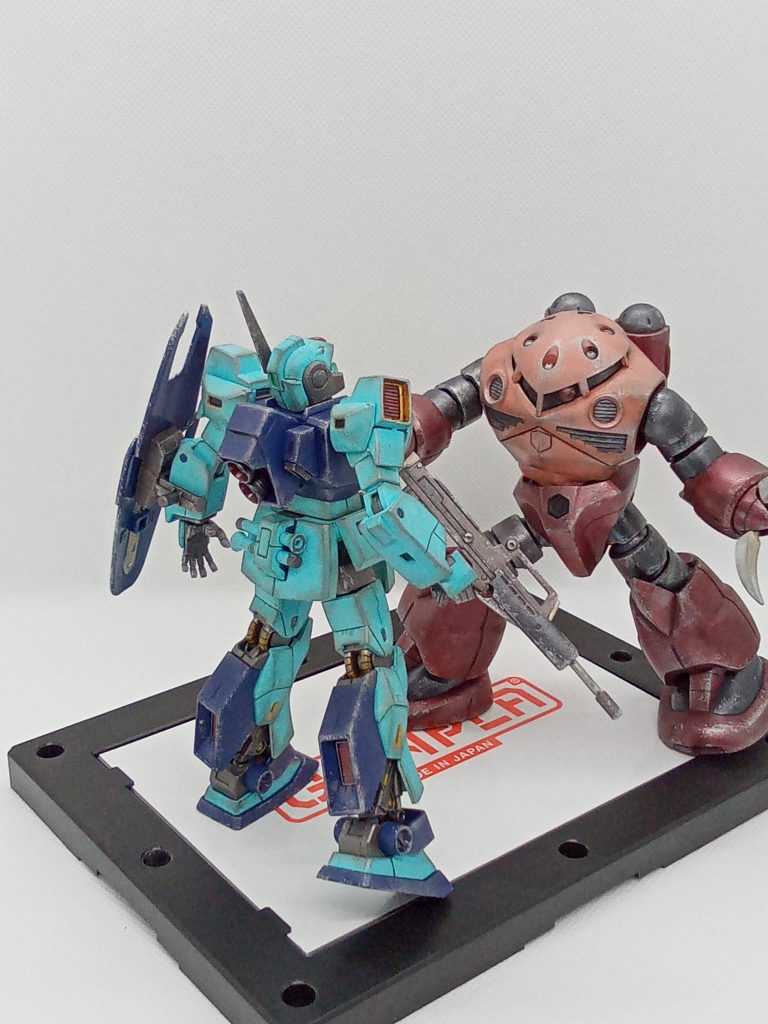 背後からの一枚量産機なのに大型スラスターを装備しているネモ以外にも高性能で強いらしい(諸説あります)