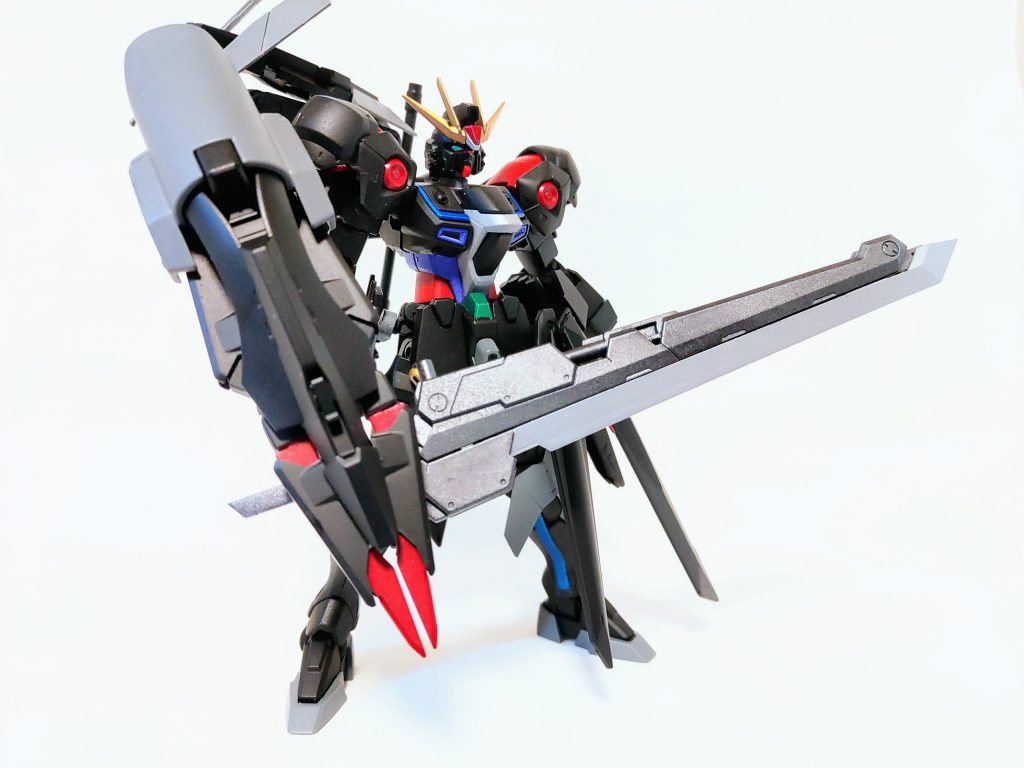 メイン武器の大刀とアーム。ブキヤのサムライマスターソードをまんま使ってるので色んな形態ができますが今回は割愛。クローもウーンドウォートのコンポジット・シールド・ブースターを少しいじった程度。大型クローで刀を持つ姿に作ってる最中、完全に某O.Sが頭をよぎったやつ。