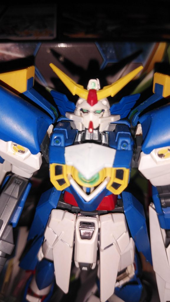 頭部の目元の緑はマーカーで黒はスミ入れ用のペンを使いました