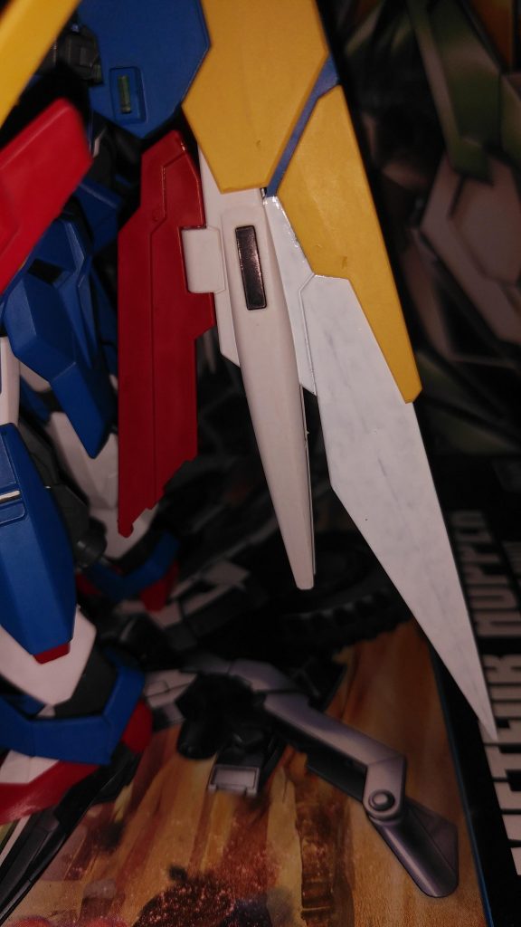 主翼とミサイル搭載部?は色を差別化するために主翼の方にマーカーEXニューホワイトで何度か重ねて塗りました