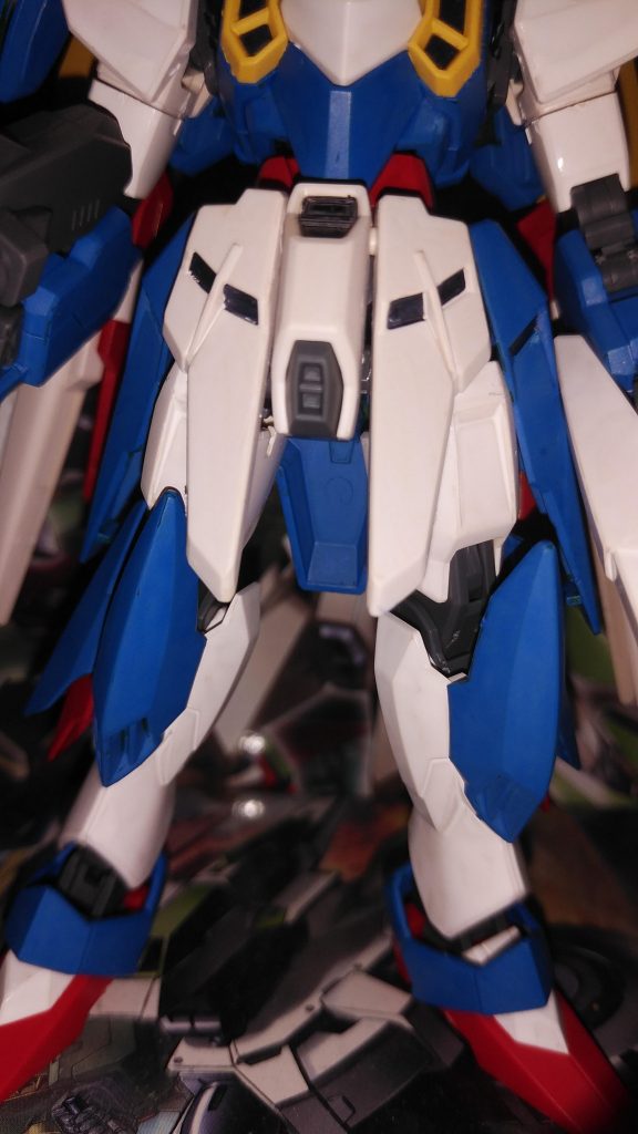 腰部と脚部の塗装は黒い部分はスミ入れのペンです。全身の白はマーカーで塗装しました