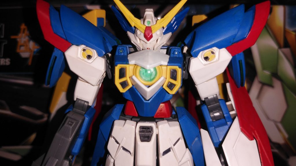 胸部の黒もマーカーで肩部の黄色は爪楊枝で塗装しましたが何度か試行錯誤しても結局薄くなってしまいました