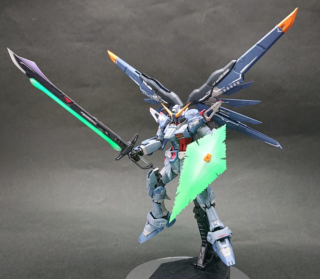 この機体色にはピンクよりグリーンのビームが似合うと思い、蛍光グリーンに変更