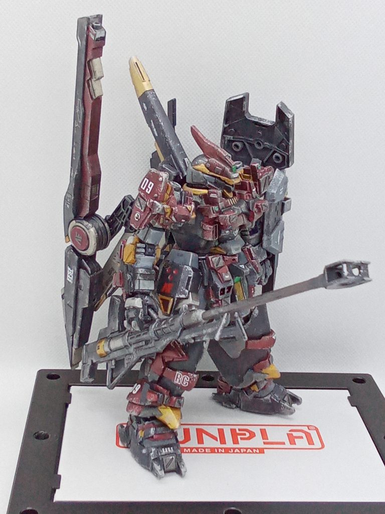 空中分解しないように機体を強化頭部・肩・腕・腰・脚のデザイン変更シールドを大型にしてバックパックはスタークジェガンから拝借ビームキャノン(展開可能)と大型実体剣を付け足し