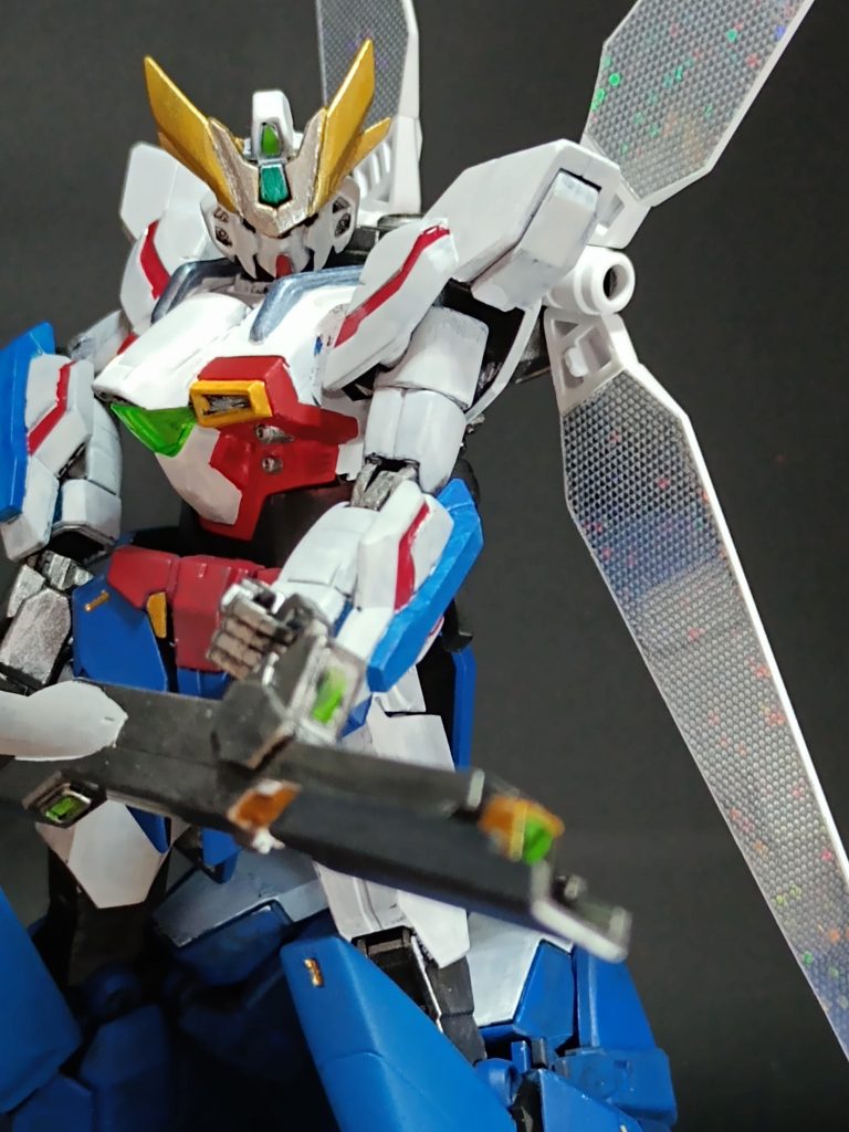 リフレクターの部分にホログラムシートを貼り付けてます