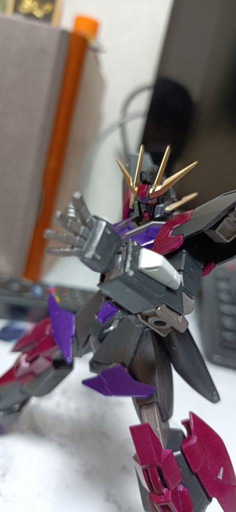 操縦者の格闘センスによって性能が著しく変化する機体ともとれる。