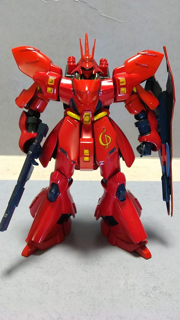 全体的に手を入れて、２ヶ月半かかりました。可動をころさず立ち姿をかっこ良くをコンセプトに、自分のイメージするサザビーを形にしました。