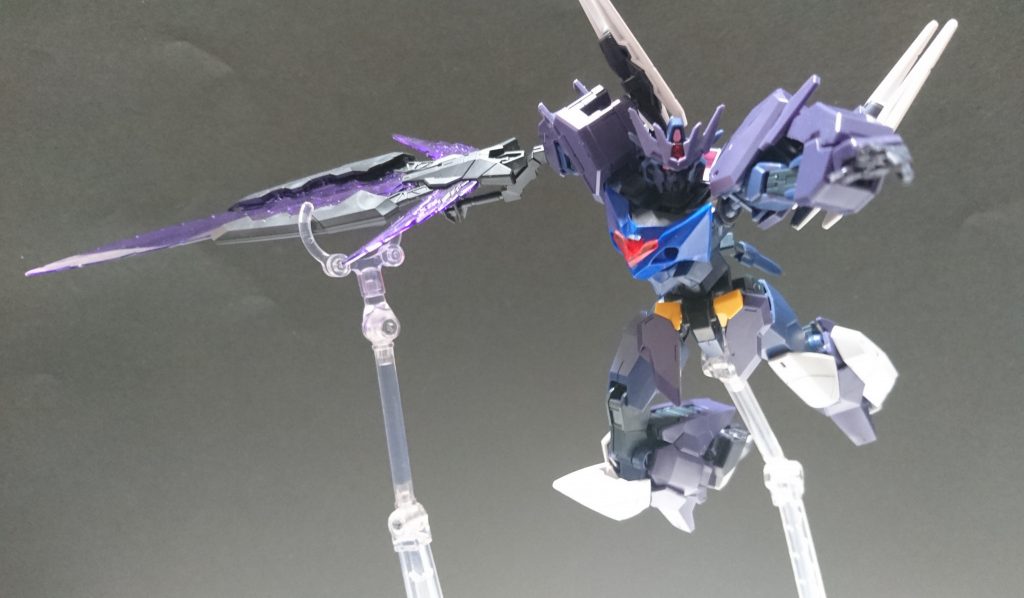 Z・ブレイドを軽々と振り、必殺技『Z・スラッシュ』で敵を斬る！