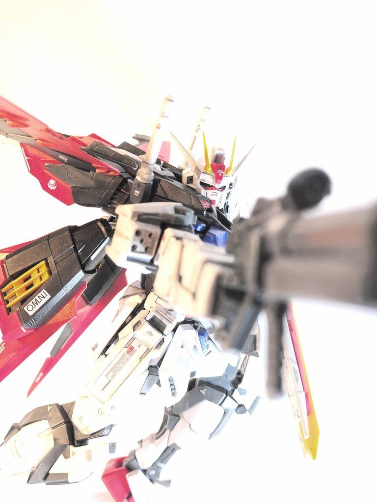 射撃ポーズもヨキヨキ