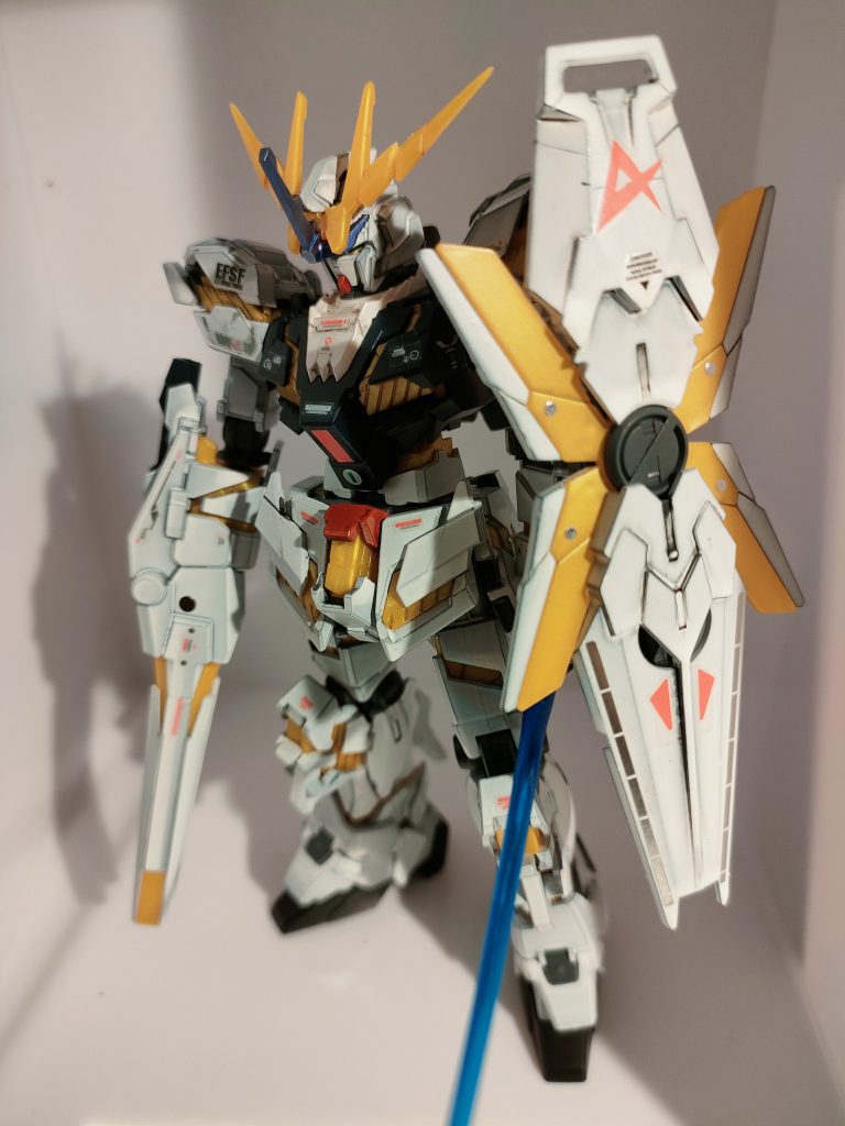 シールドもνガンダムカラーです。