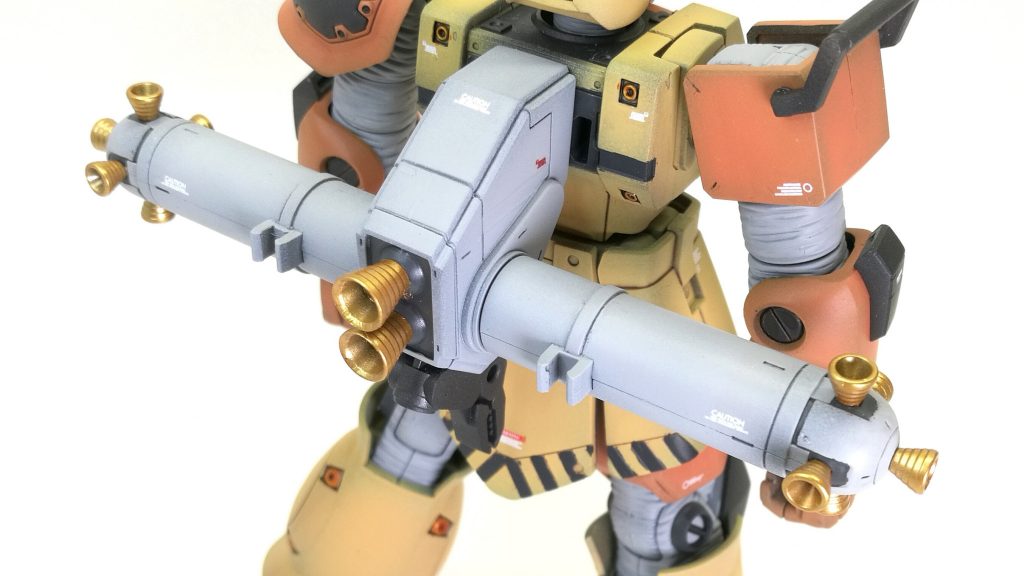 このバックパック、宇宙メカ感あって好き。スラスターノズルは、色指定が黄色だったのでゴールドにしてみました。