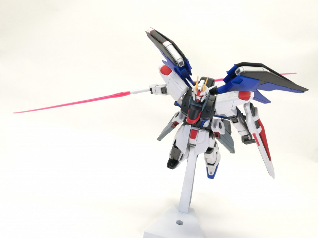 羽のあるガンダムって、いいな。さわりにくいけど、かっこいい♥️